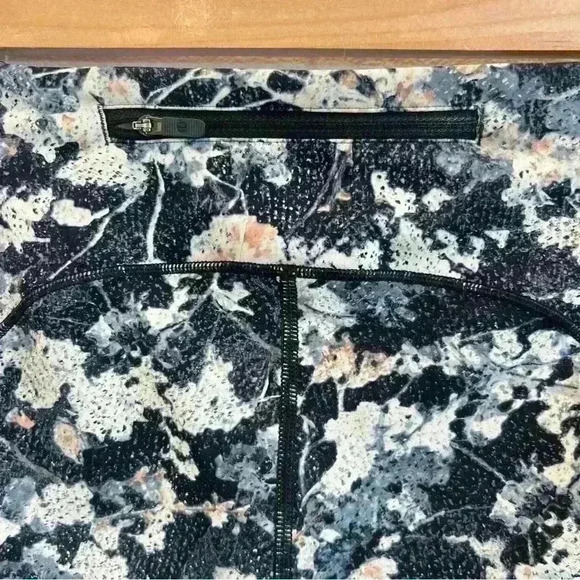 Lululemon Spring Bloom Multi Speed Up Tights Size 6 - Picture 6 of 11